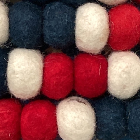 RED, WHITE AND BLUE AMERICANA 6 FT. FELT BALL GARLAND - Picture 2 of 7